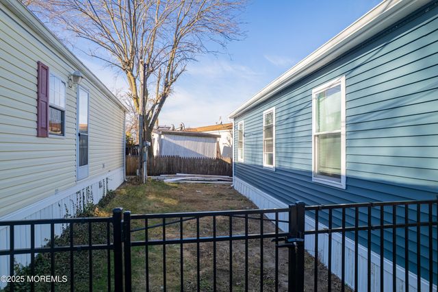 66 Bayshore Mobile Mnr, Hazlet, NJ 07730