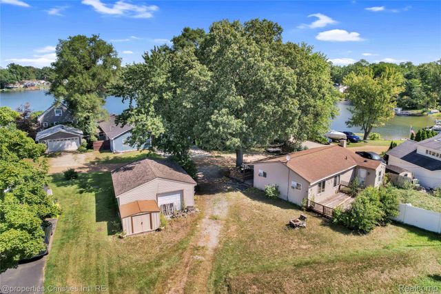 9439 Garforth Drive, White Lake Charter Township, MI 48386