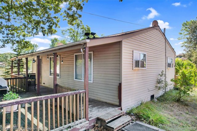 9439 Garforth Drive, White Lake Charter Township, MI 48386