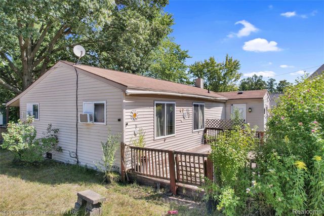 9439 Garforth Drive, White Lake Charter Township, MI 48386