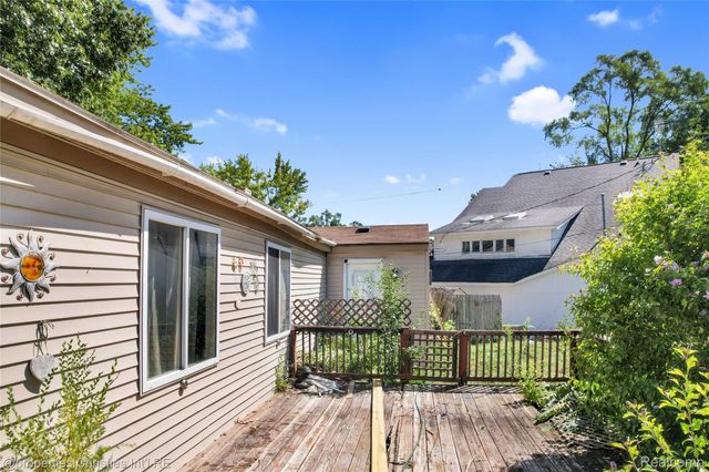 9439 Garforth Drive, White Lake Charter Township, MI 48386