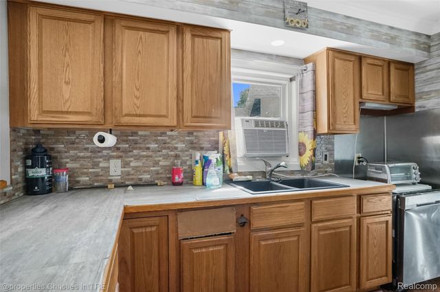 9439 Garforth Drive, White Lake Charter Township, MI 48386