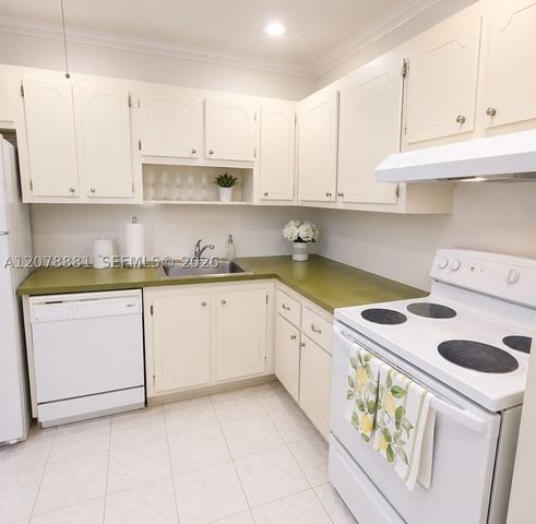 301 Cambridge Rd 306, Hollywood, FL 33024