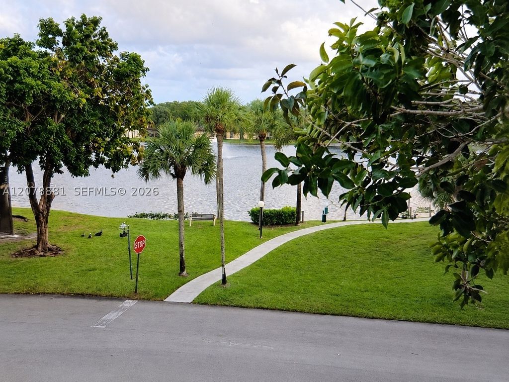 301 Cambridge Rd 306, Hollywood, FL 33024