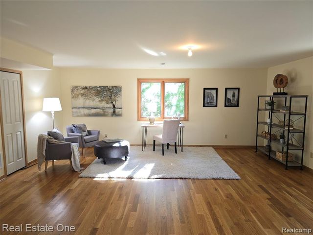 2271 S Stone Barn, Milford, MI 48380