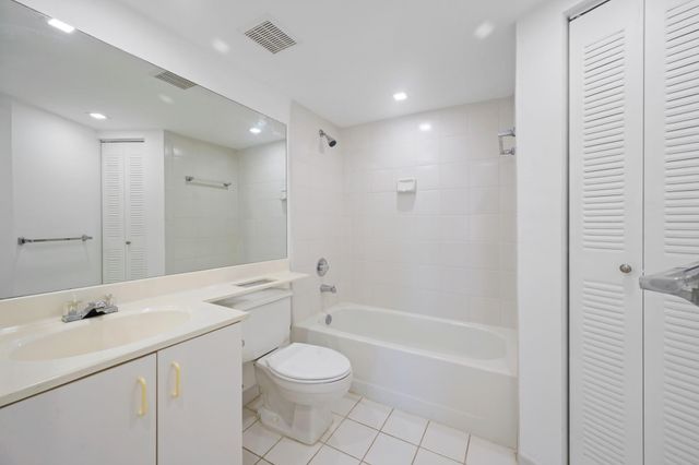 3300 NE 192nd Street 915, Aventura, FL 33180