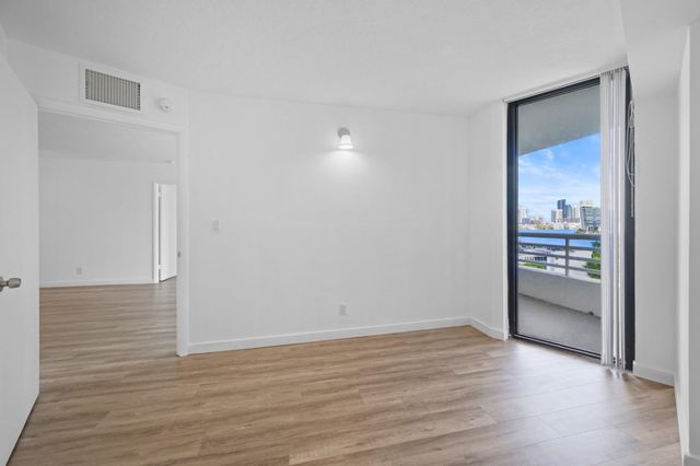 3300 NE 192nd Street 915, Aventura, FL 33180