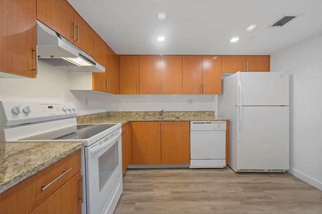 3300 NE 192nd Street 915, Aventura, FL 33180