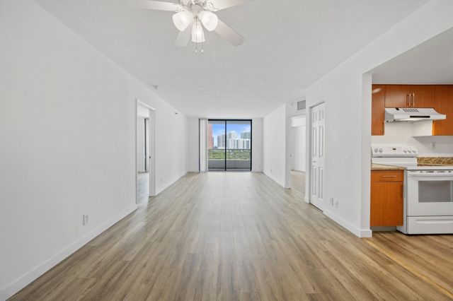 3300 NE 192nd Street 915, Aventura, FL 33180
