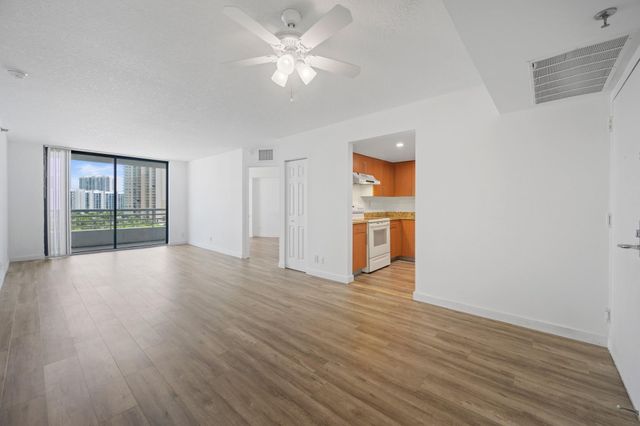 3300 NE 192nd Street 915, Aventura, FL 33180