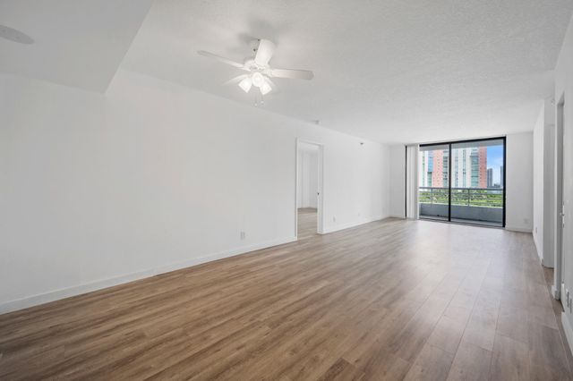3300 NE 192nd Street 915, Aventura, FL 33180