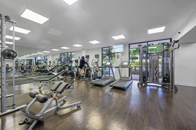3300 NE 192nd Street 915, Aventura, FL 33180