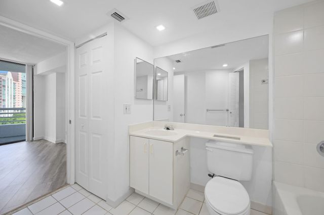 3300 NE 192nd Street 915, Aventura, FL 33180