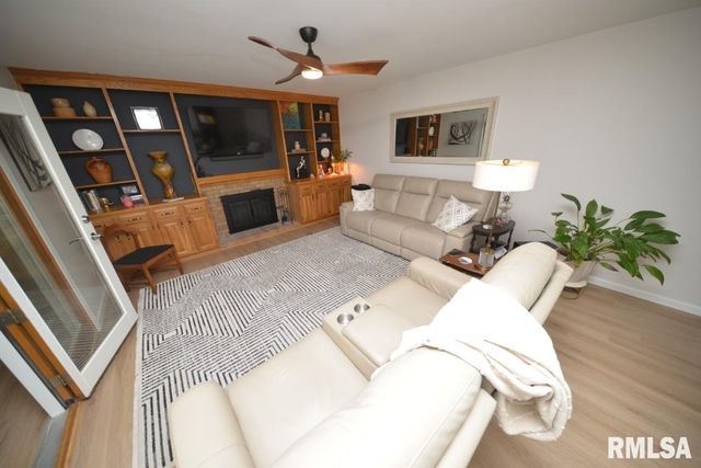 4211 FOX CREEK Street, Mt Vernon, IL 62864