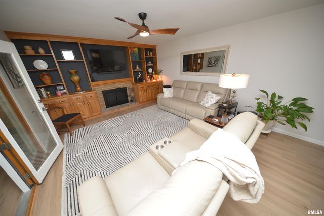 4211 FOX CREEK Street, Mt Vernon, IL 62864