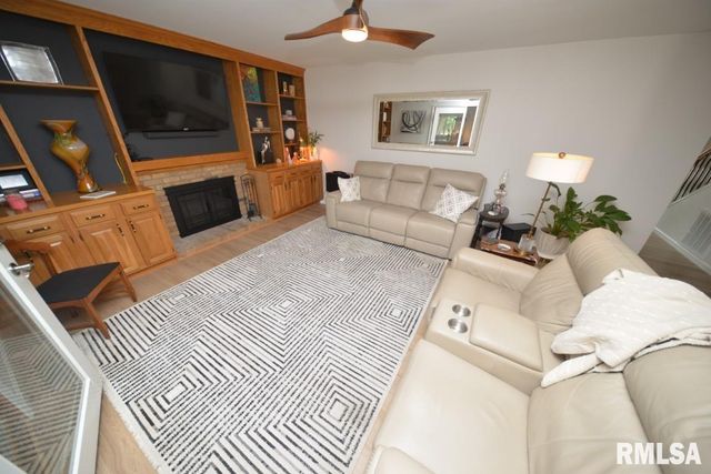 4211 FOX CREEK Street, Mt Vernon, IL 62864