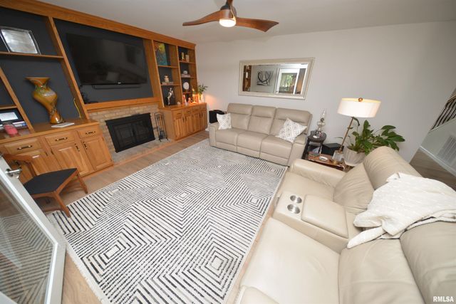 4211 FOX CREEK Street, Mt Vernon, IL 62864