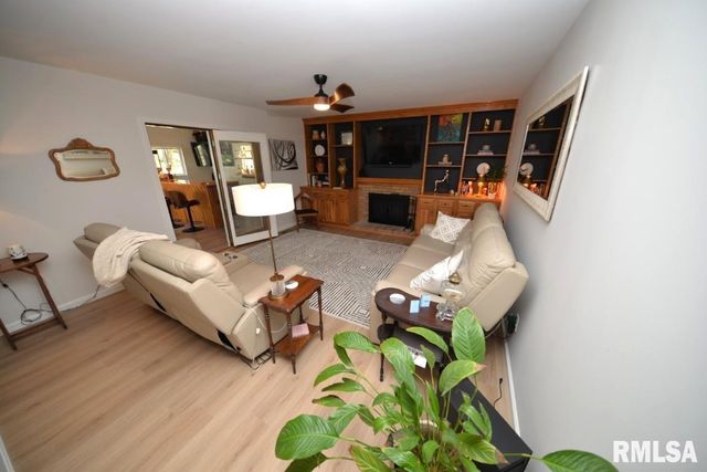 4211 FOX CREEK Street, Mt Vernon, IL 62864