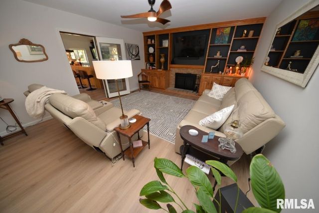 4211 FOX CREEK Street, Mt Vernon, IL 62864