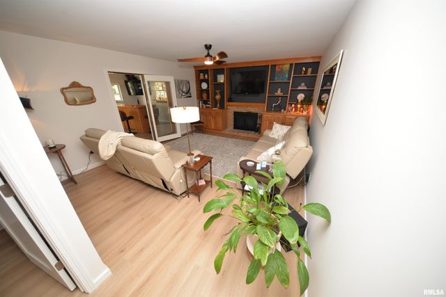 4211 FOX CREEK Street, Mt Vernon, IL 62864