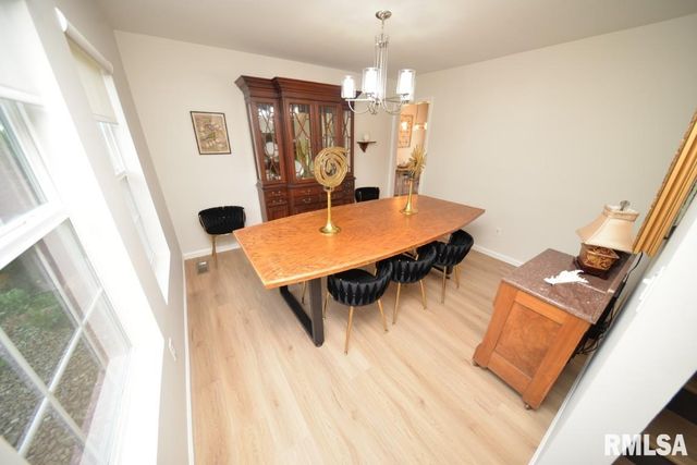 4211 FOX CREEK Street, Mt Vernon, IL 62864