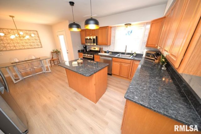 4211 FOX CREEK Street, Mt Vernon, IL 62864