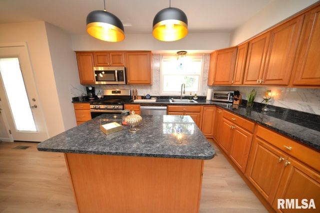 4211 FOX CREEK Street, Mt Vernon, IL 62864