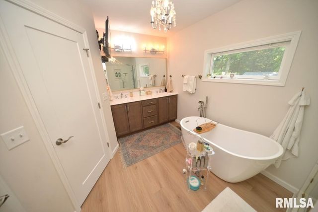 4211 FOX CREEK Street, Mt Vernon, IL 62864