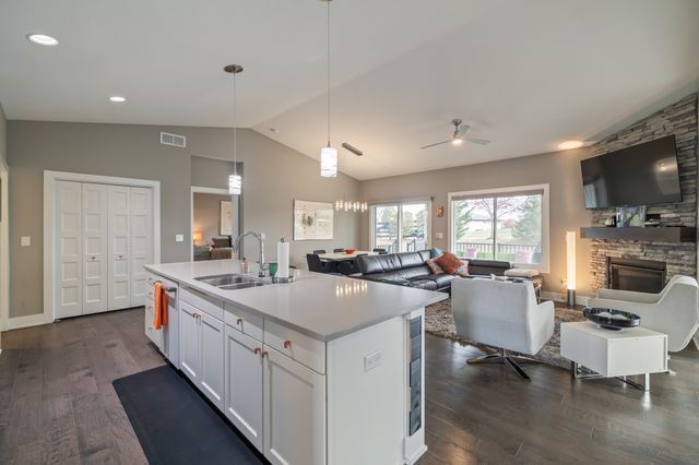 9330 Bellflower Lane, Norwalk, IA 50211