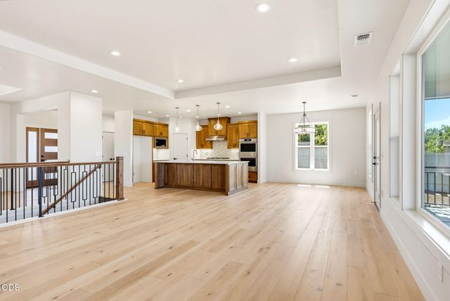 5609 Fallbrook Lane, Medford, OR 97504