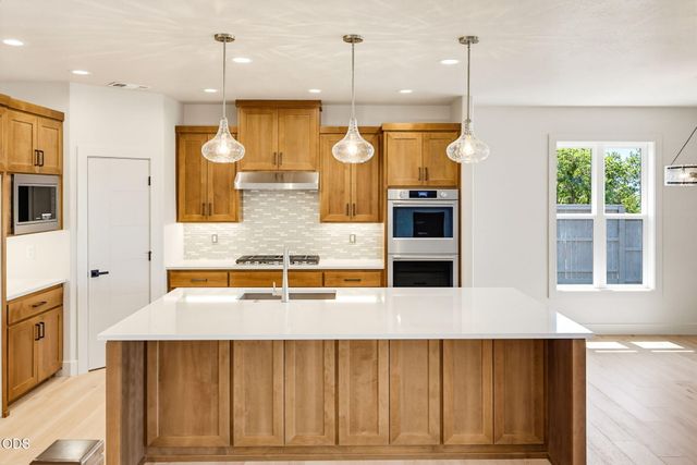5609 Fallbrook Lane, Medford, OR 97504