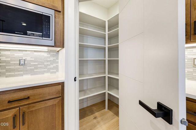 5609 Fallbrook Lane, Medford, OR 97504