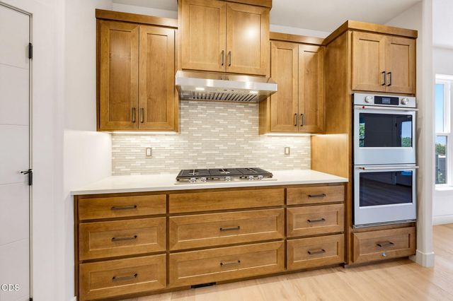 5609 Fallbrook Lane, Medford, OR 97504