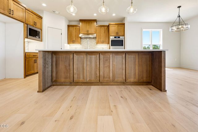 5609 Fallbrook Lane, Medford, OR 97504