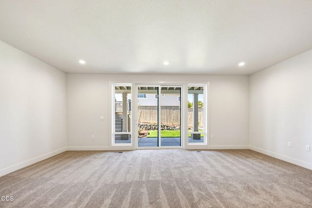 5609 Fallbrook Lane, Medford, OR 97504