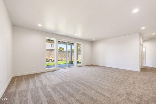 5609 Fallbrook Lane, Medford, OR 97504