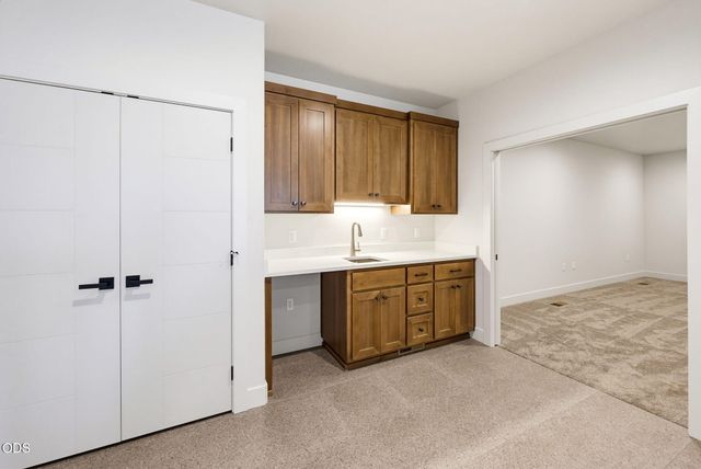 5609 Fallbrook Lane, Medford, OR 97504