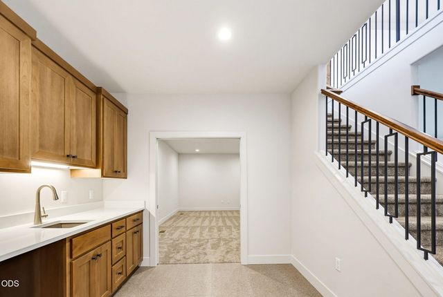 5609 Fallbrook Lane, Medford, OR 97504