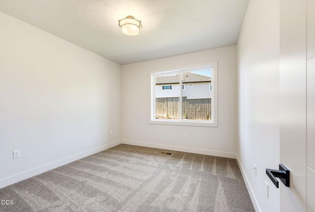 5609 Fallbrook Lane, Medford, OR 97504