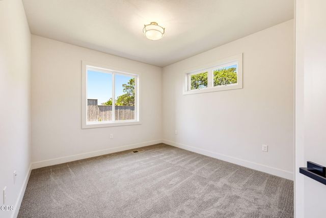 5609 Fallbrook Lane, Medford, OR 97504