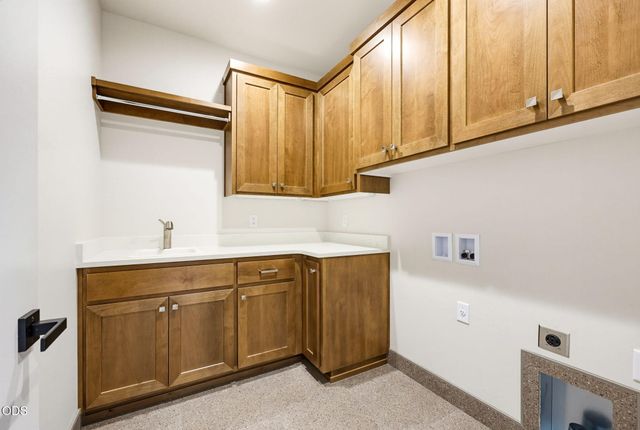 5609 Fallbrook Lane, Medford, OR 97504