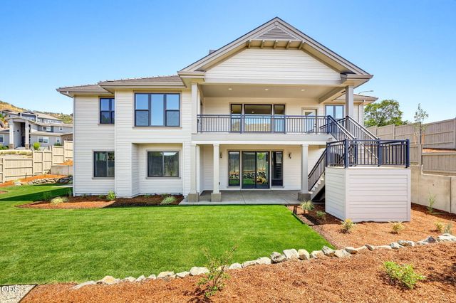 5609 Fallbrook Lane, Medford, OR 97504