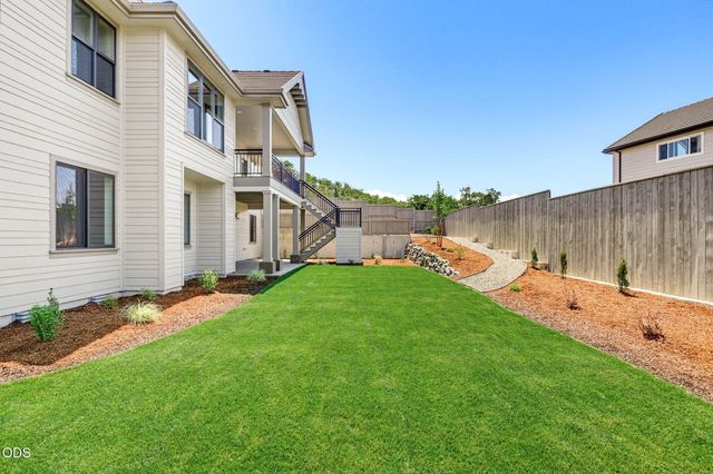 5609 Fallbrook Lane, Medford, OR 97504