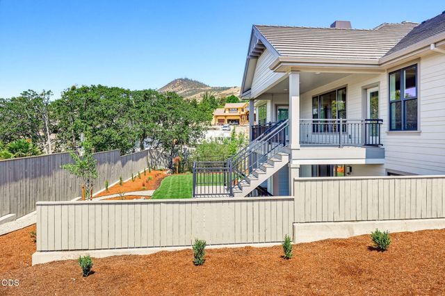 5609 Fallbrook Lane, Medford, OR 97504