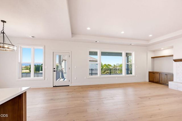 5609 Fallbrook Lane, Medford, OR 97504