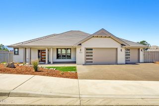 5609 Fallbrook Lane, Medford, OR 97504