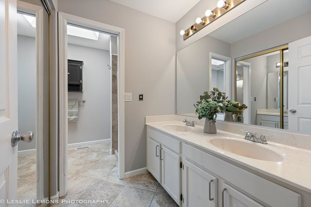 313 CROMWELL Court, Westmont, IL 60559