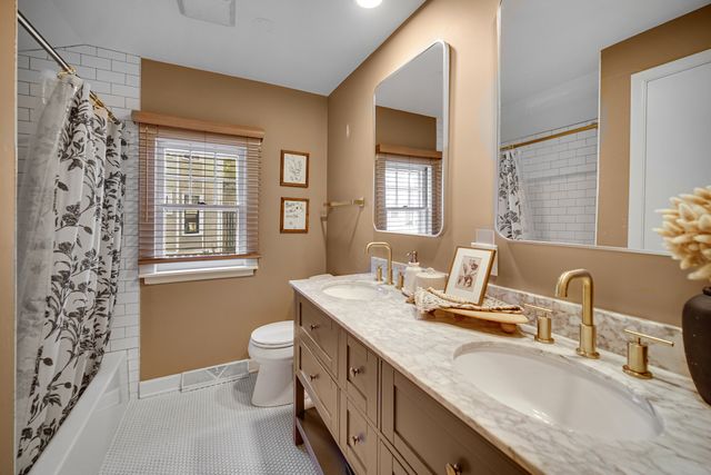 209 S Chase Street, Wheaton, IL 60187