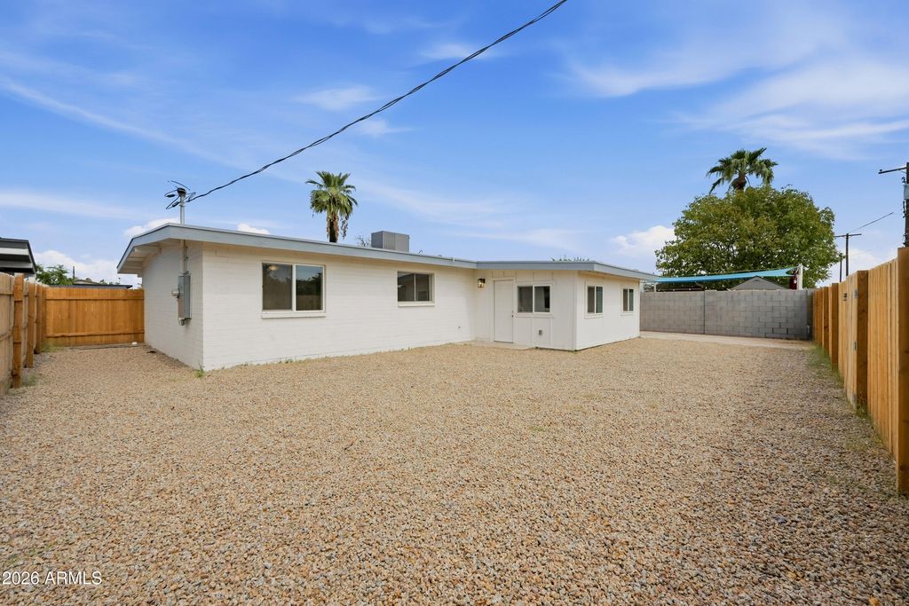 4143 W CHEERY LYNN Road, Phoenix, AZ 85019 — photo 5
