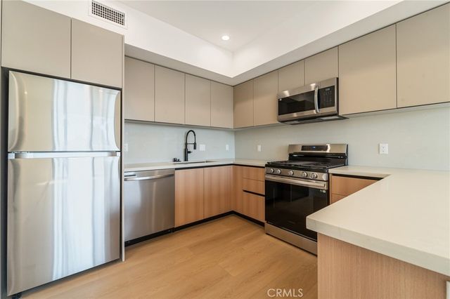 7510 Sepulveda Boulevard 304, Van Nuys, CA 91405